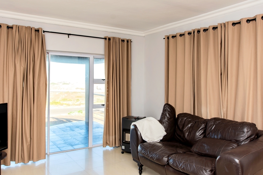 To Let 4 Bedroom Property for Rent in Yzerfontein Western Cape